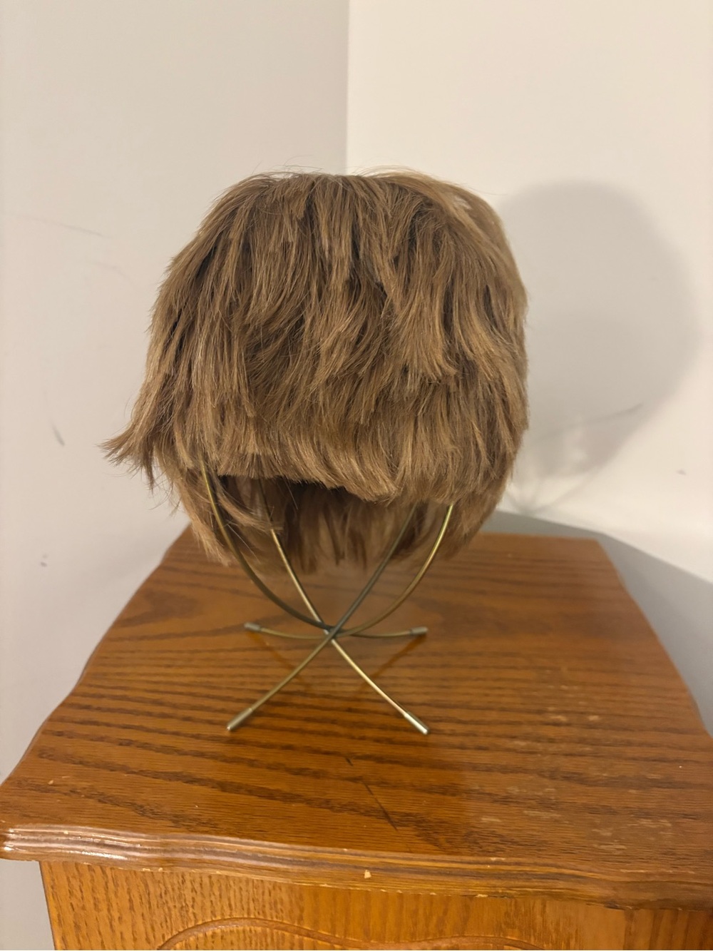 Short Layered Women's Wig in Light Brown - Sleek Everyday Style